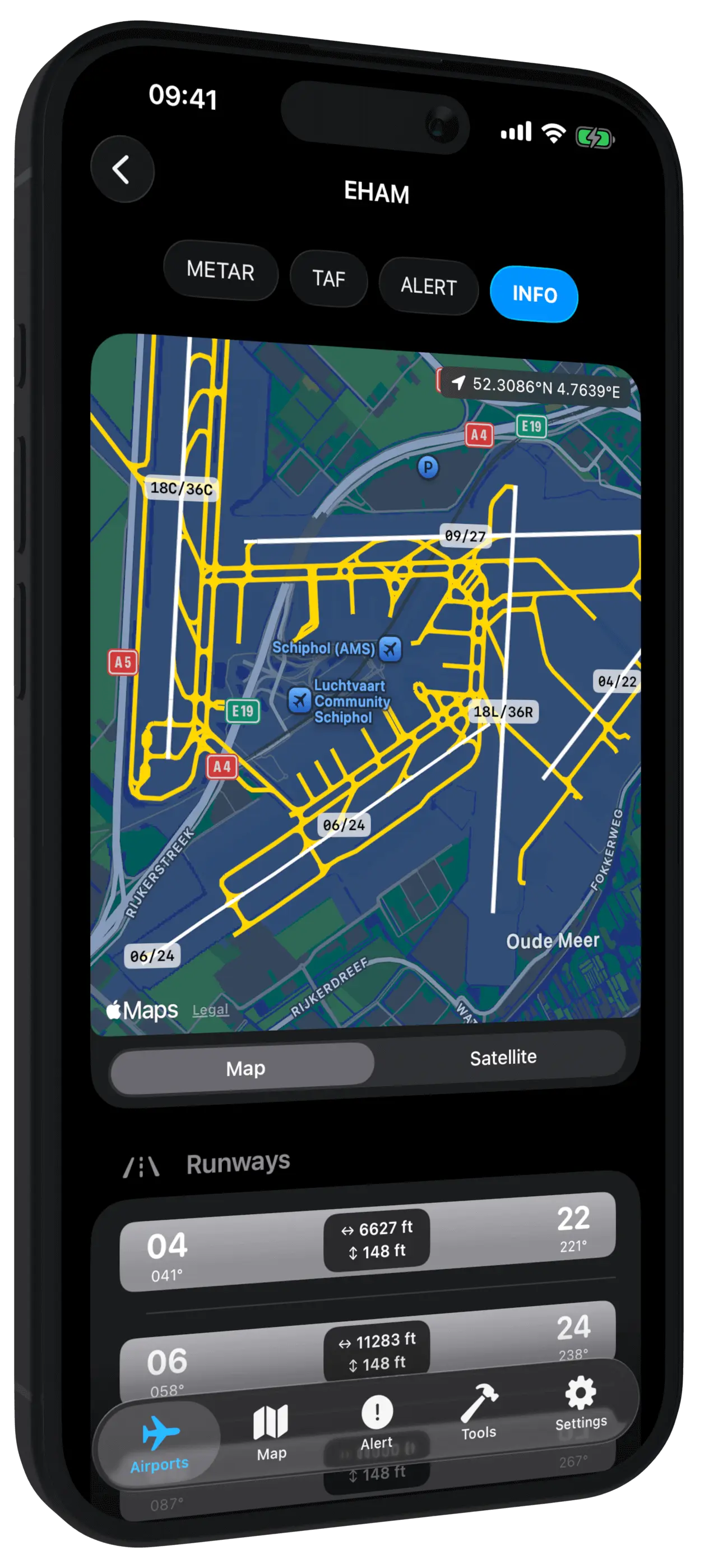 Airport diagram with runways and taxiways
